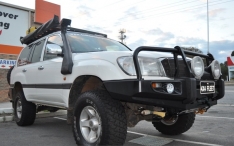 Commercial Deluxe Bull Bar to suit Toyota Landcruiser 105 Series